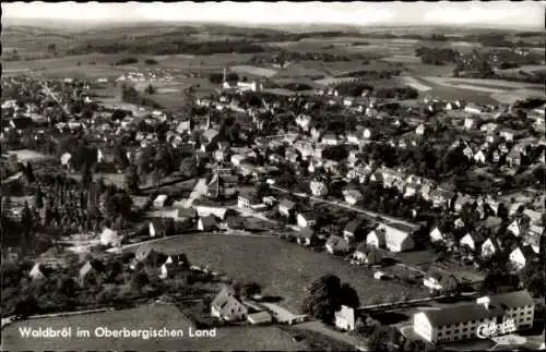 Ak Waldbröl im Oberbergischen Land, Gesamtansicht, Fliegeraufnahme