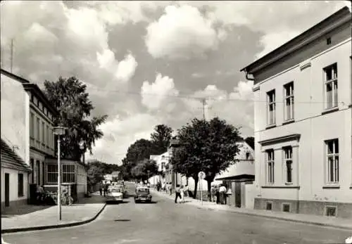 Ak Feldberg in Mecklenburg, Strelitzer Straße, Autos