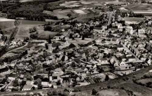 Ak Altenkirchen im Westerwald, Luftbild, Gesamtansicht