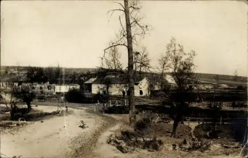 Foto Ak Frankreich, Wohnhaus, Straße