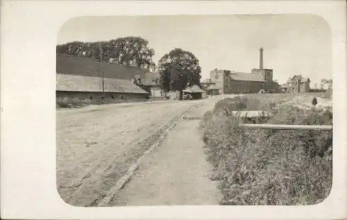 Foto Ak Frankreich, Straße, Fabrik, Schornstein