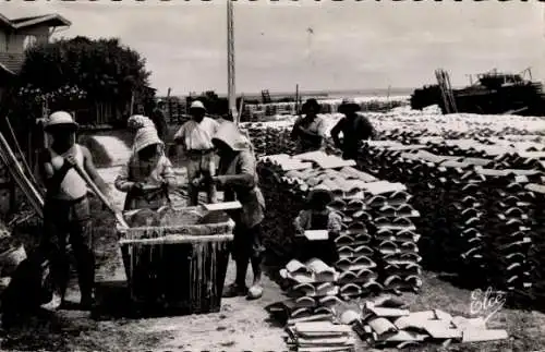 Ak Arcachon Gironde, Travaux Ostréicoles, le Chaulage des tuiles