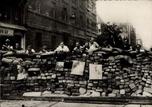 Ak Paris V. Arrondissement Panthéon, Barricade Rue Saint Jacques, II. WK