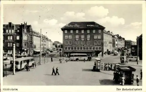 Ak Hildesheim in Niedersachsen, Bahnhofsplatz, Autobusse