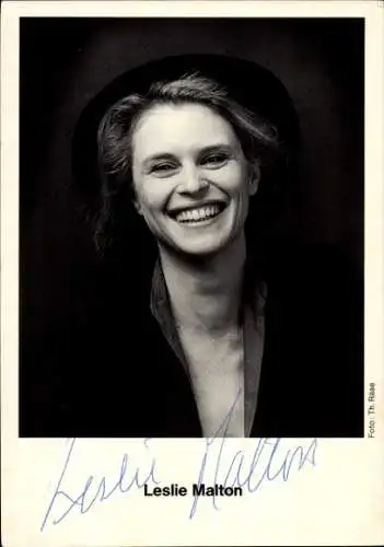 Ak Schauspielerin Leslie Malton, Portrait, Autogramm