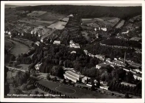 Ak Bad Mergentheim in Tauberfranken, Fliegeraufnahme, Kuranlagen, Bahnstrecke