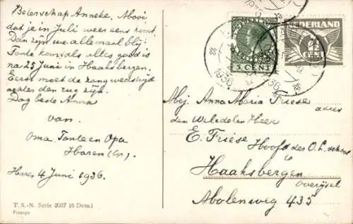 Künstler Ak Zwei Hühner und ein Hahn auf einem Holzzaun