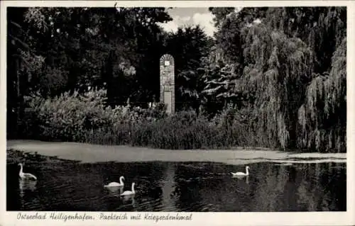 Ak Ostseebad Heiligenhafen in Holstein, Parkteich, Kriegerdenkmal