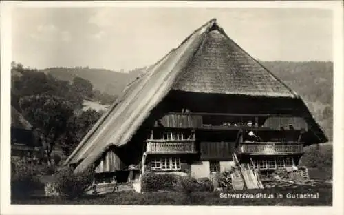 Ak Gutach im Breisgau Schwarzwald, Schwarzwaldhaus im Gutachtal