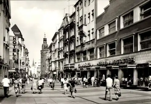 Ak Halle an der Saale, Klement Gottwald Straße, Herrenausstatter, Hotel, Passanten