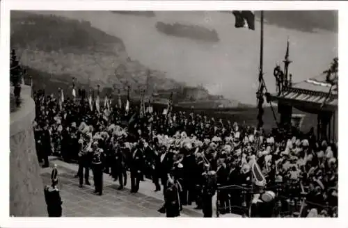Ak Rüdesheim am Rhein, Niederwald Nationaldenkmal, Einweihung 28.09.1883, Uniformen