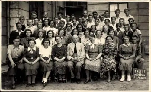 Foto Ak Čelákovice Czelakowitz Tschelakowitz Mittelböhmen, Schulklasse, Gruppenfoto 1937