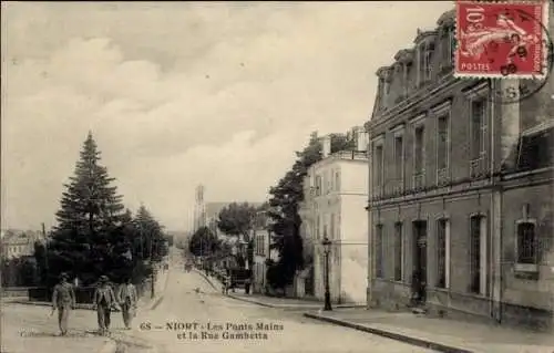 Ak Niort Deux Sèvres, Les Ponts Mains, Rue Gambetta