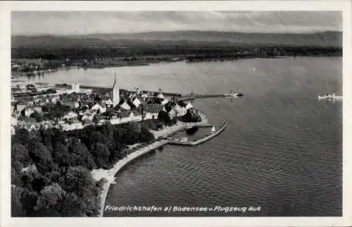 Ak Friedrichshafen am Bodensee, Fliegeraufnahme Verkaufspavillon am Bahnhof