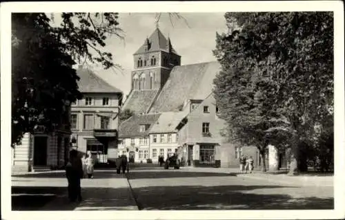 Ak Hansestadt Greifswald, Straßenpartie mit Marienkirche