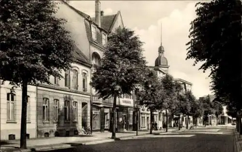 Ak Güstrow in Mecklenburg, Eisenbahnstraße, Konsum