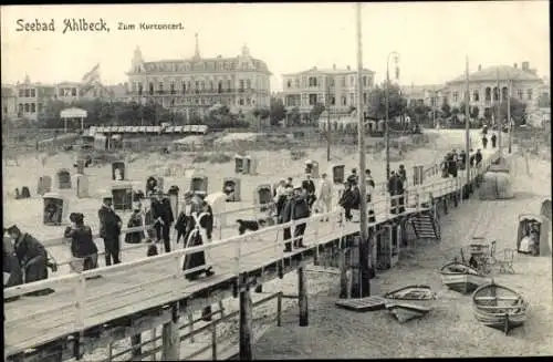 Ak Ostseebad Ahlbeck Heringsdorf auf Usedom, Zum Kurkonzert, Seebrücke, Strand