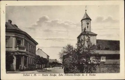 Ak Velten im Kreis Oberhavel, Breite Straße, Ecke Viktoria Straße mit Kirche