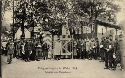 Ak Wahn Köln, Kriegsgefangene 1914, Antreten zum Essenholen, I WK