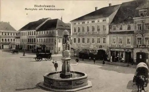 Ak Bischofswerda in Sachsen, Hotel Goldene Sonne, Marktplatz, Paradiesbrunnen