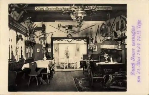 Foto Ak Inneres von einem Gasthaus, durch Feuer vernichtet 31. Mai 1934