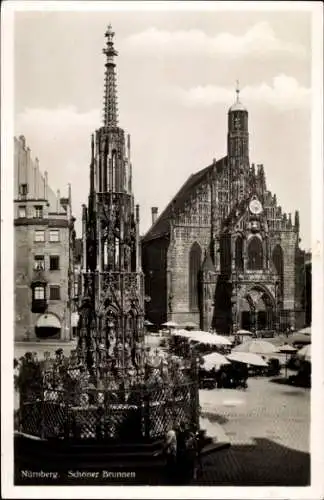 Ak Nürnberg in Mittelfranken, schöner Brunnen, Kirche