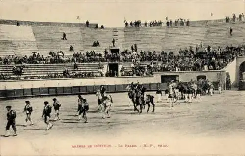 Ak Béziers Hérault, Arenes de Beziers, Le Paseo