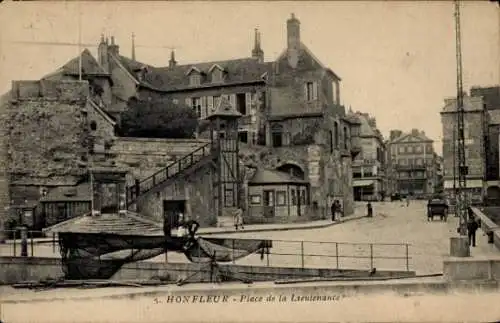 Ak Honfleur Calvados, Place de la Lieutenance