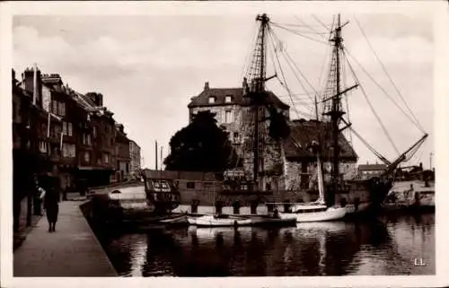 Ak Honfleur Calvados, La lieutenance, vieux quais