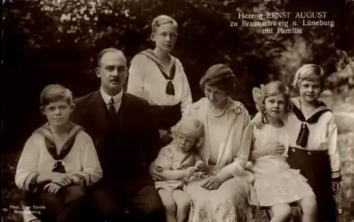 Ak Herzog Ernst August zu Braunschweig und Lüneburg mit Familie, Victoria Luise von Preußen, Kinder