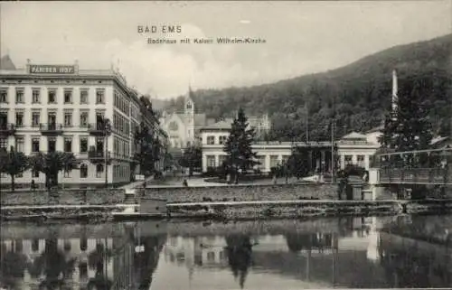 Ak Bad Ems an der Lahn, Badehaus mit Kaiser Wilhelm Kirche, Pariser Hof