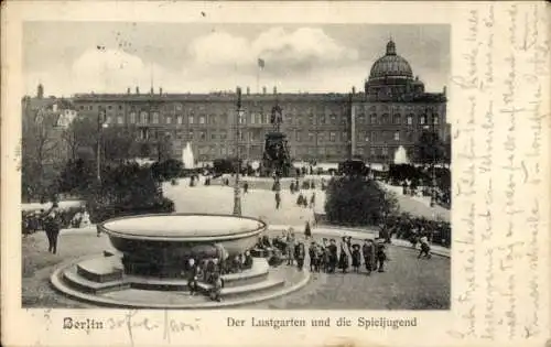 Ak Berlin Mitte, Lustgarten und die Spieljugend, Wilhelm I. Denkmal, Schloss