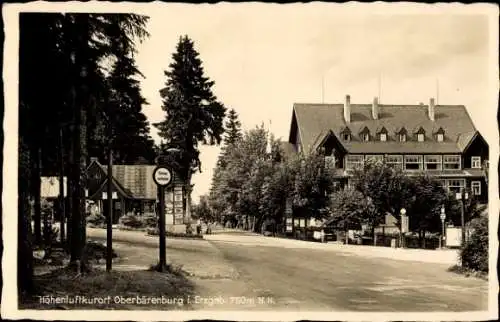 Ak Oberbärenburg Altenberg im Erzgebirge, Straßenpartie, Berghotel Friedrichshöhe