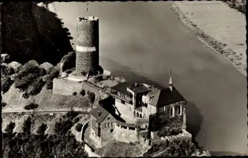 Ak Lasserg Münstermaifeld an der Mosel, Luftbild von Burg Bischofstein