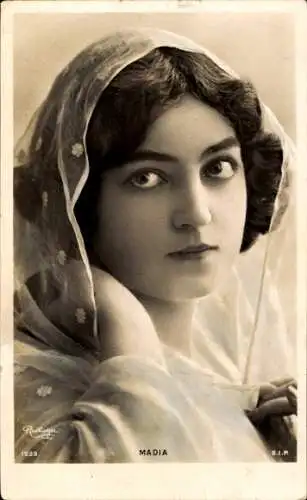 Ak Schauspielerin Madia Borelli, Portrait