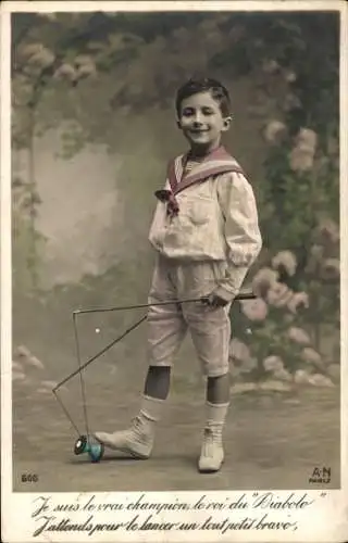 Ak Junge spielt mit Diabolo, Porträt