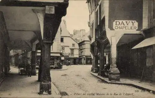 Ak Dinan Côtes-d'Armor, Säulen der alten Häuser, Rue de l'Apport