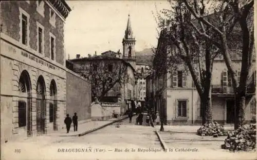 Ak Draguignan Var, Rue de la République, Kathedrale