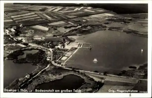 Ak Ilmenau in Thüringen, Badeanstalt am großen Teich, Fliegeraufnahme