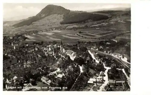 Ak Engen im Hegau, Panorama, Hohenhöwen, Fliegeraufnahme