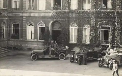 Foto Ak Le Cateau-Cambrésis Nord, Generalfeldmarschall Paul von Hindenburg, Autos