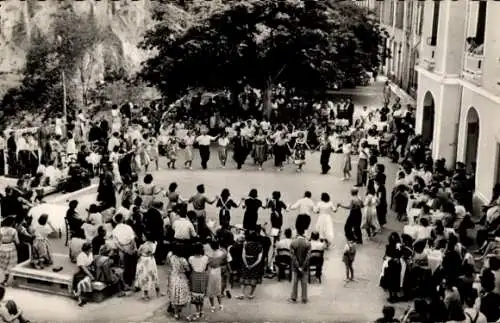 Ak La Preste Pyrénées Orientales, Terrasse du Grand Hotel Les Sardanes, Danse Catalone