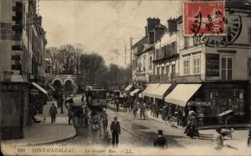 Ak Fontainebleau Seine et Marne, Grande Rue, Geschäfte, Straßenbahn