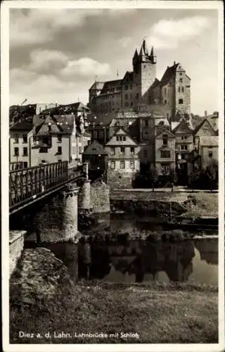 Ak Diez an der Lahn, Lahnbrücke mit Schloss