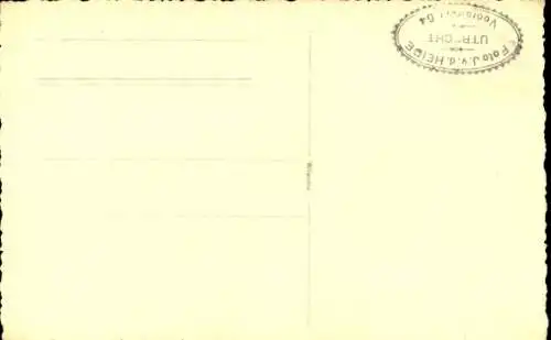 Foto Ak Mädchen mit Puppe, Porträt