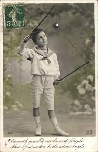 Ak Junge spielt mit Diabolo, Spielzeug