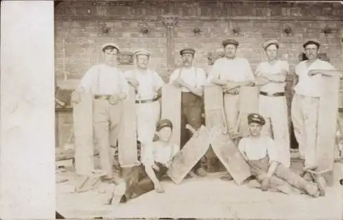 Foto Ak Gruppenbild der Männer, Handwerker, Arbeiter