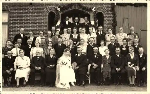 Foto Ak Wilster in Holstein, Gruppenbild, Hochzeitsgesellschaft