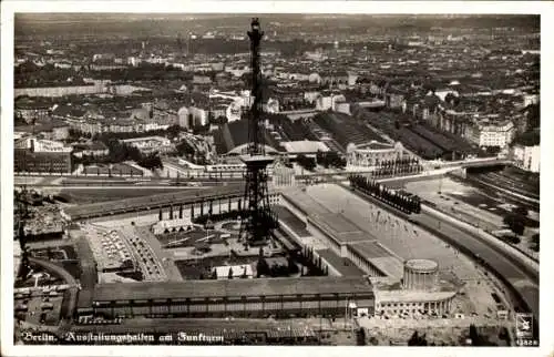 Ak Berlin Charlottenburg Westend, Ausstellungshallen am Funkturm, Fliegeraufnahme