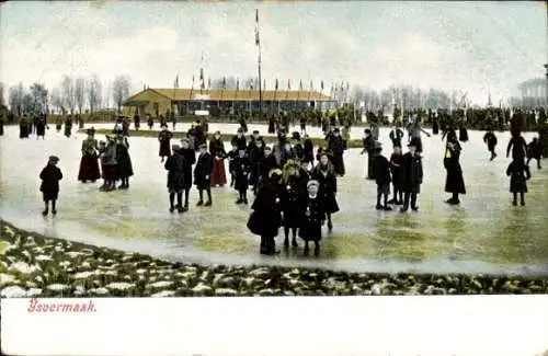 Ak Menschen beim Eislaufen, Eisstadion